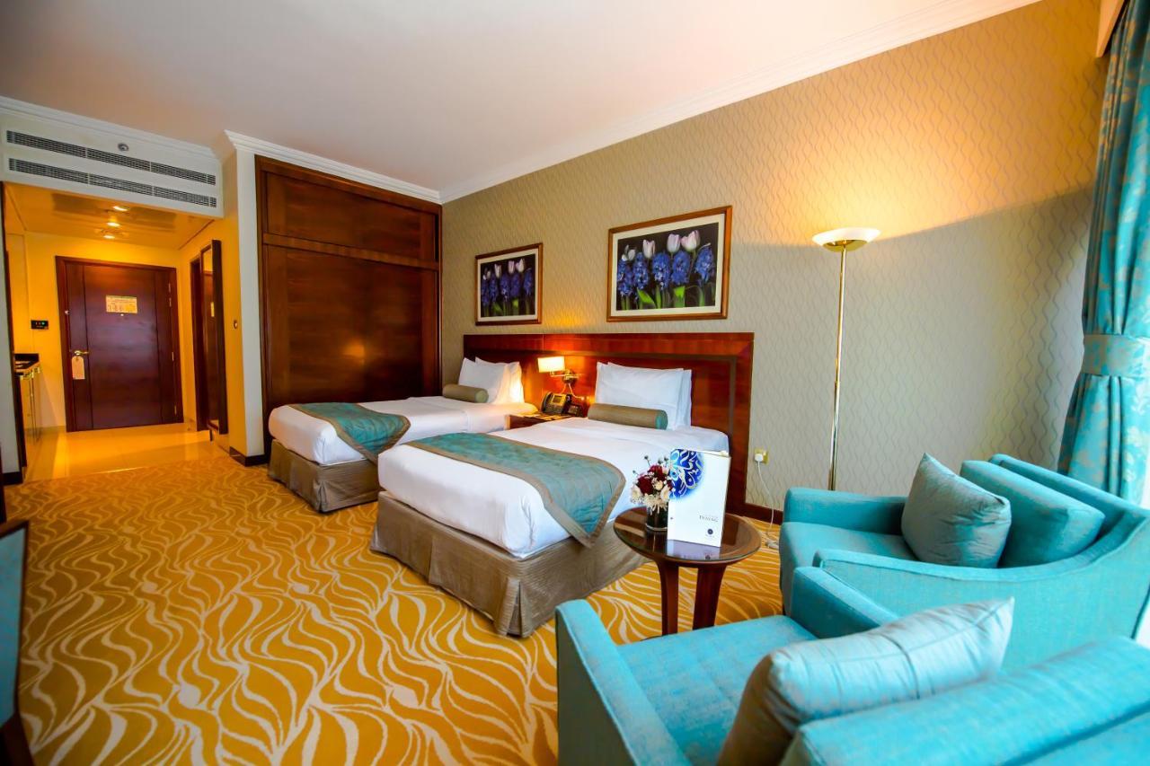 Grand Mercure Majlis Residences Abu Dabi Dış mekan fotoğraf A room at the hotel