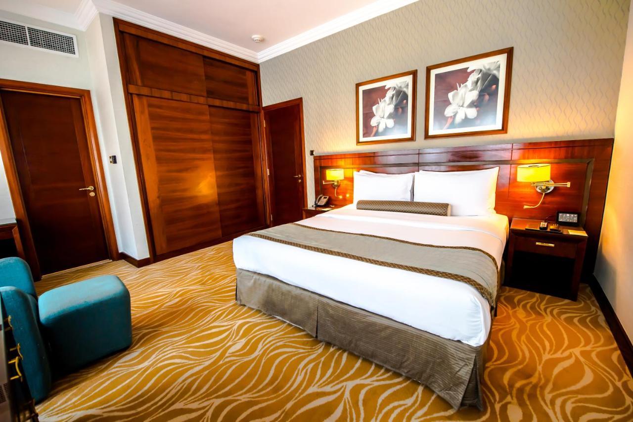 Grand Mercure Majlis Residences Abu Dabi Dış mekan fotoğraf A bedroom at the hotel