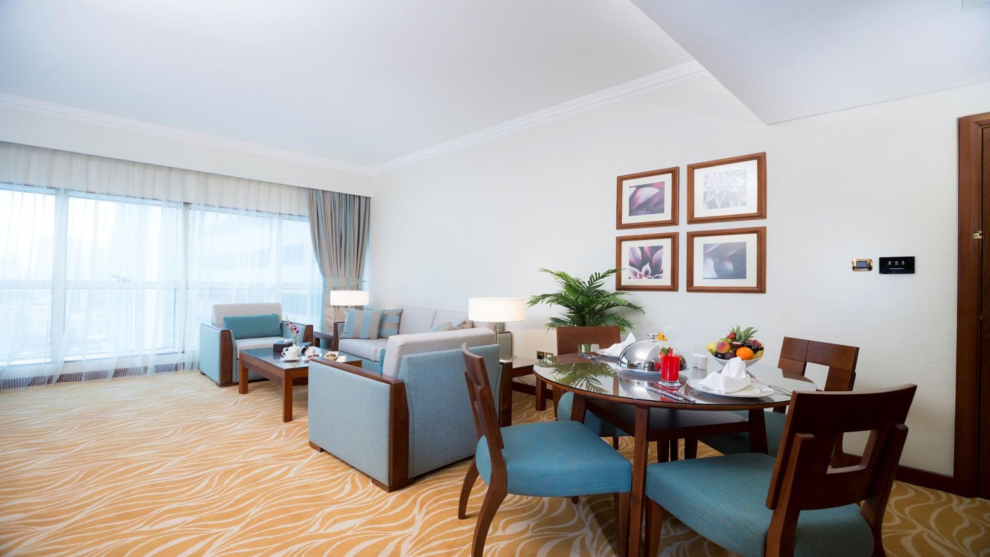 Grand Mercure Majlis Residences Abu Dabi Dış mekan fotoğraf A living room in a suite at the Jumeirah Beach Hotel
