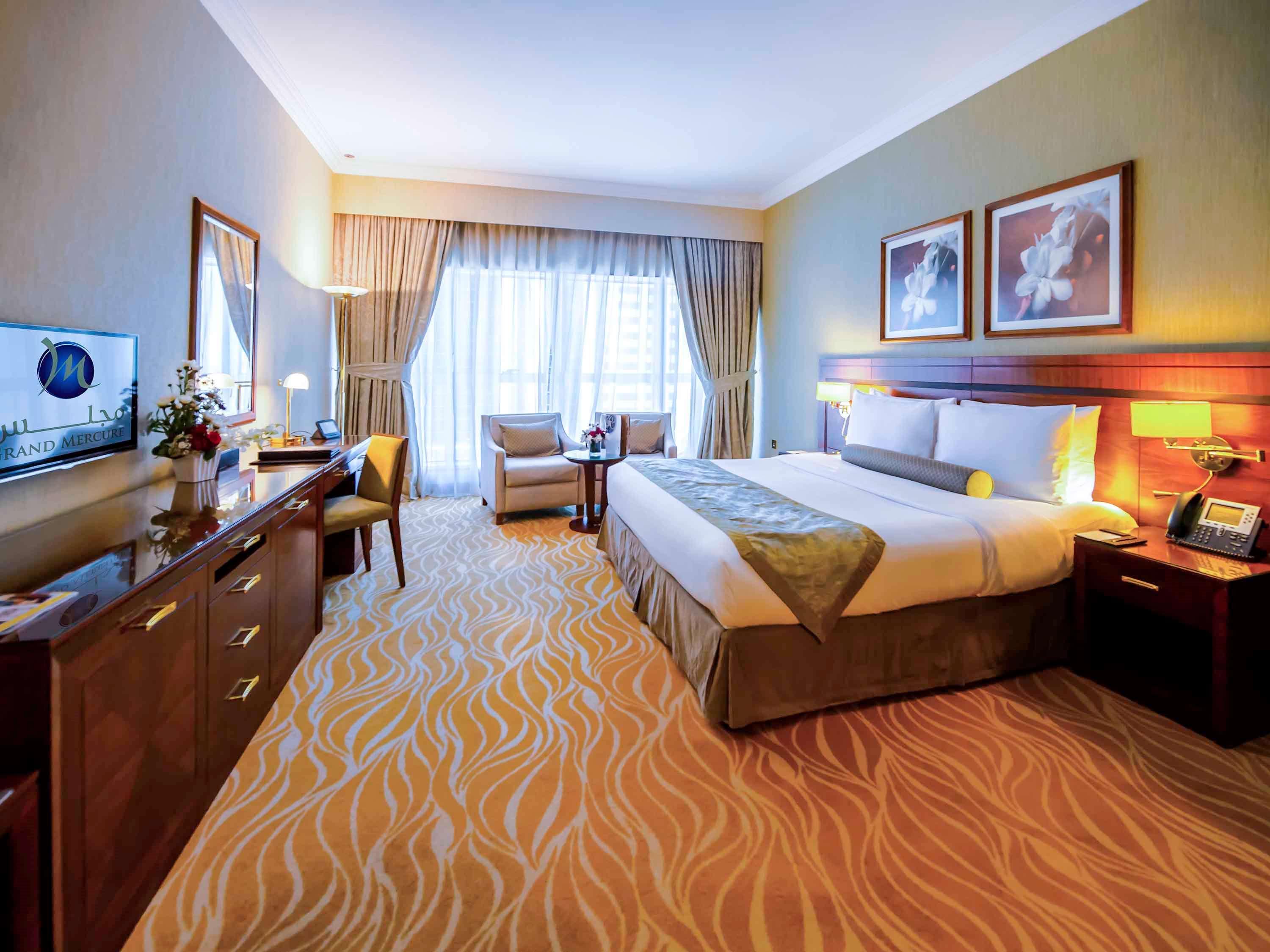 Grand Mercure Majlis Residences Abu Dabi Dış mekan fotoğraf A room at the Jumeirah Creekside Hotel