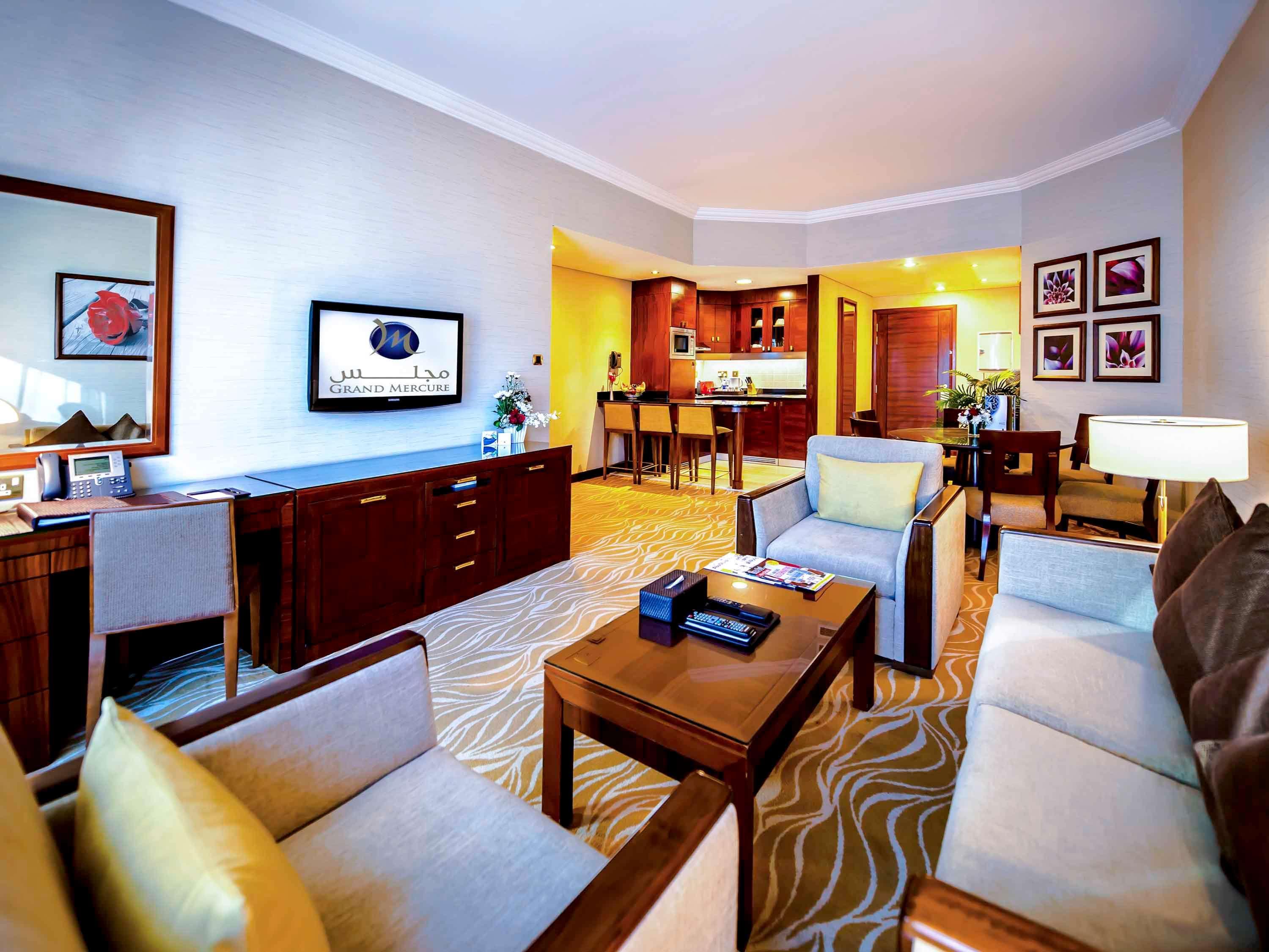 Grand Mercure Majlis Residences Abu Dabi Dış mekan fotoğraf Suite at Jumeirah Emirates Towers Hotel