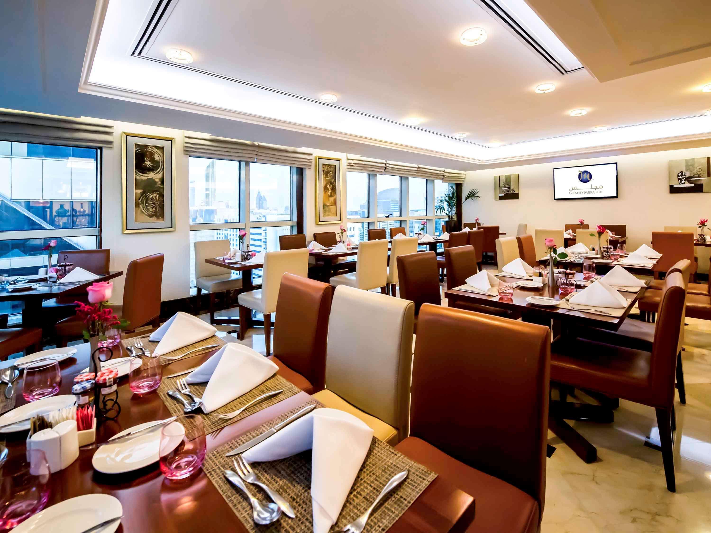 Grand Mercure Majlis Residences Abu Dabi Dış mekan fotoğraf The restaurant