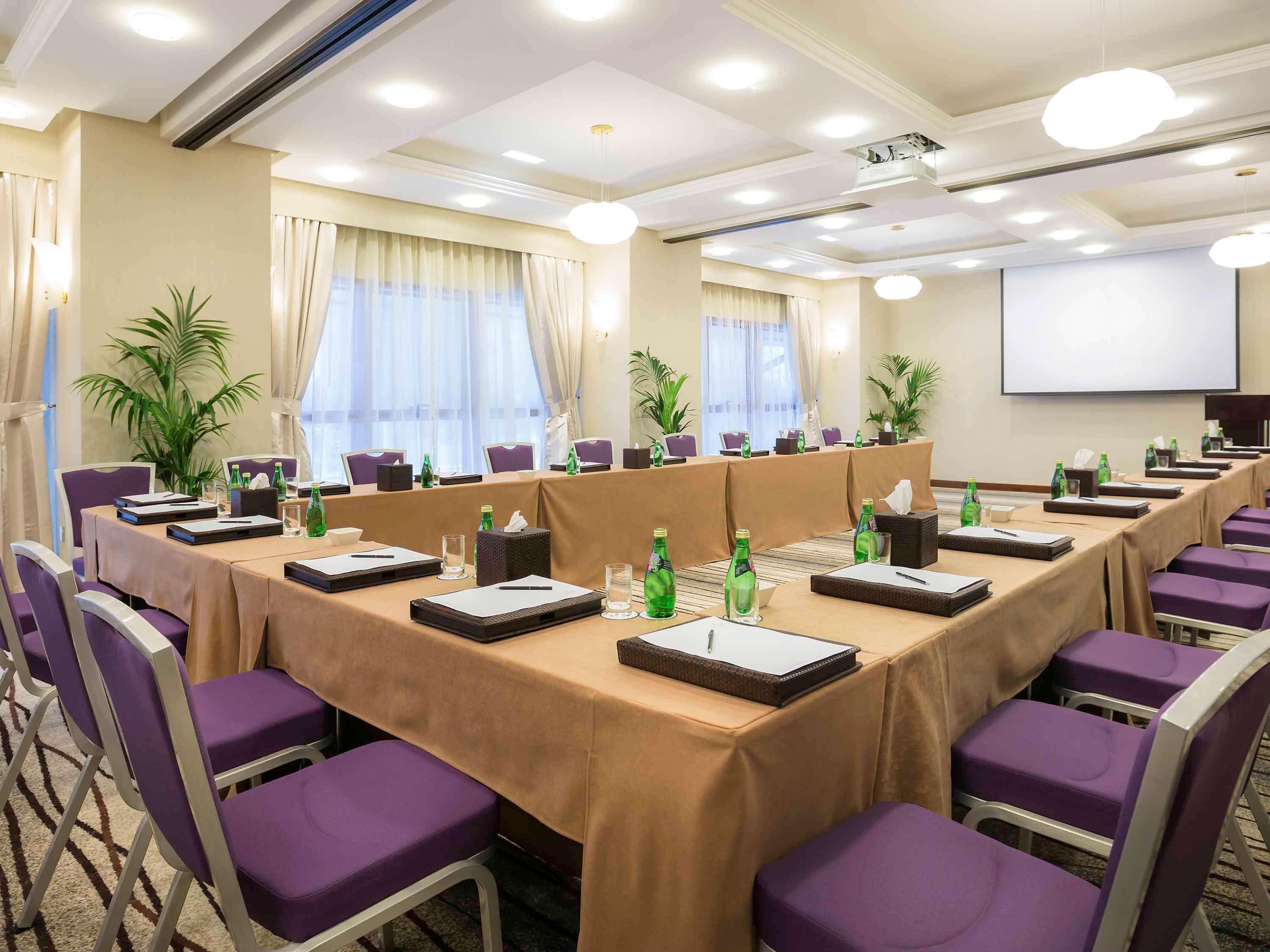 Grand Mercure Majlis Residences Abu Dabi Dış mekan fotoğraf Meeting room