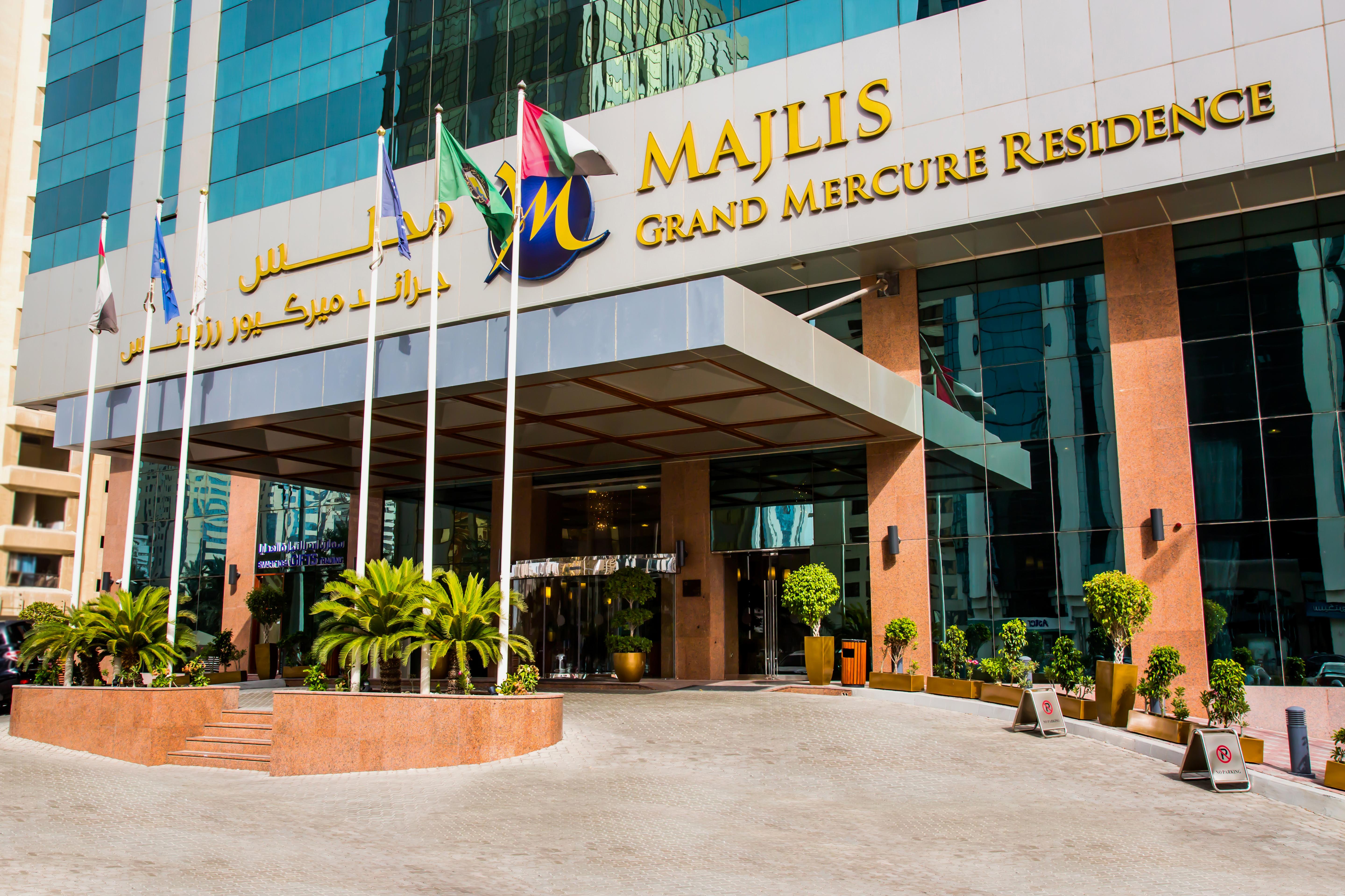 Grand Mercure Majlis Residences Abu Dabi Dış mekan fotoğraf Grand Mercure Hotel