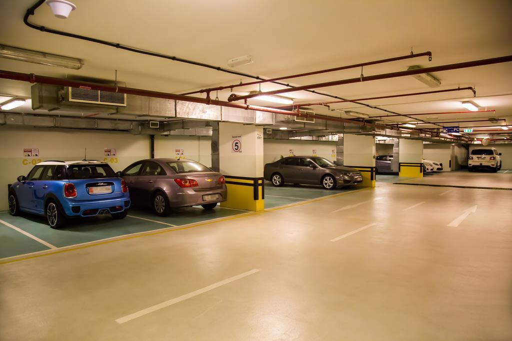 Grand Mercure Majlis Residences Abu Dabi Dış mekan fotoğraf The car park