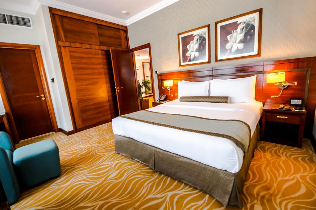 Grand Mercure Majlis Residences Abu Dabi Dış mekan fotoğraf A bedroom at the hotel