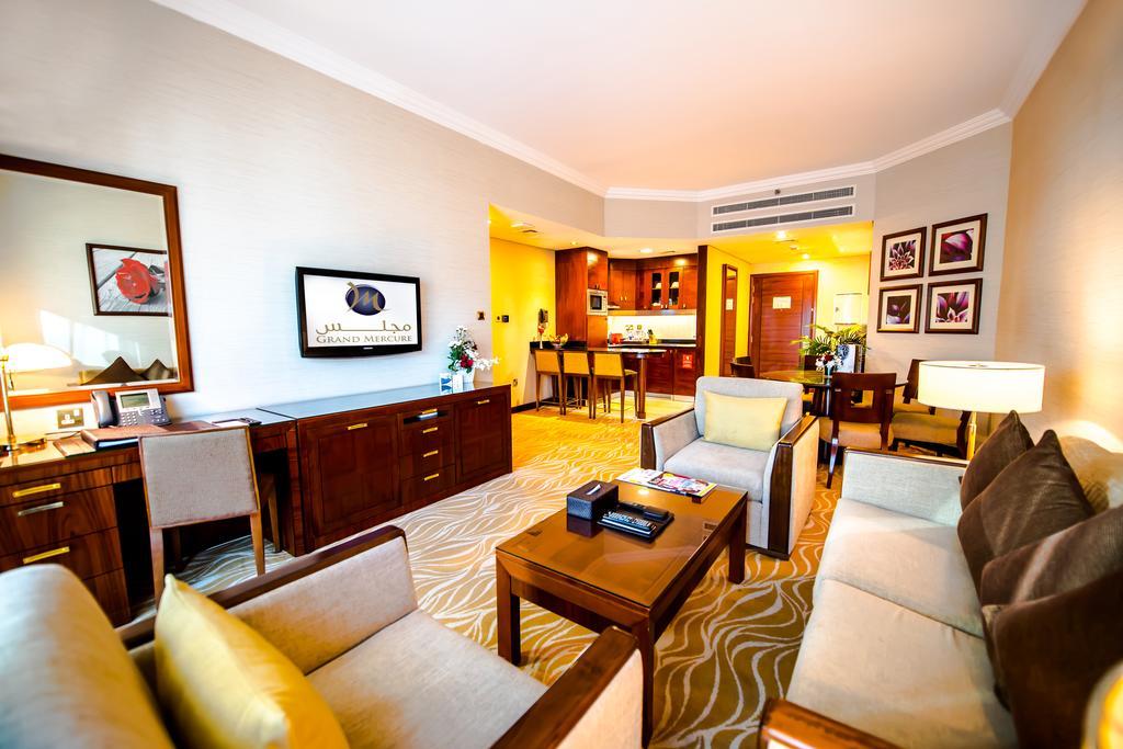 Grand Mercure Majlis Residences Abu Dabi Dış mekan fotoğraf A suite at Jumeirah Creekside