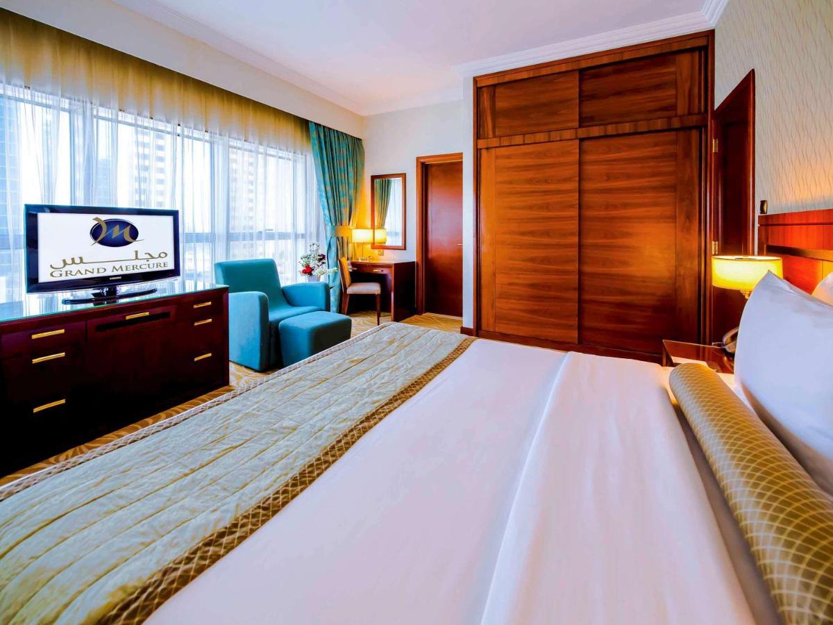 Grand Mercure Majlis Residences Abu Dabi Dış mekan fotoğraf A bedroom at the hotel